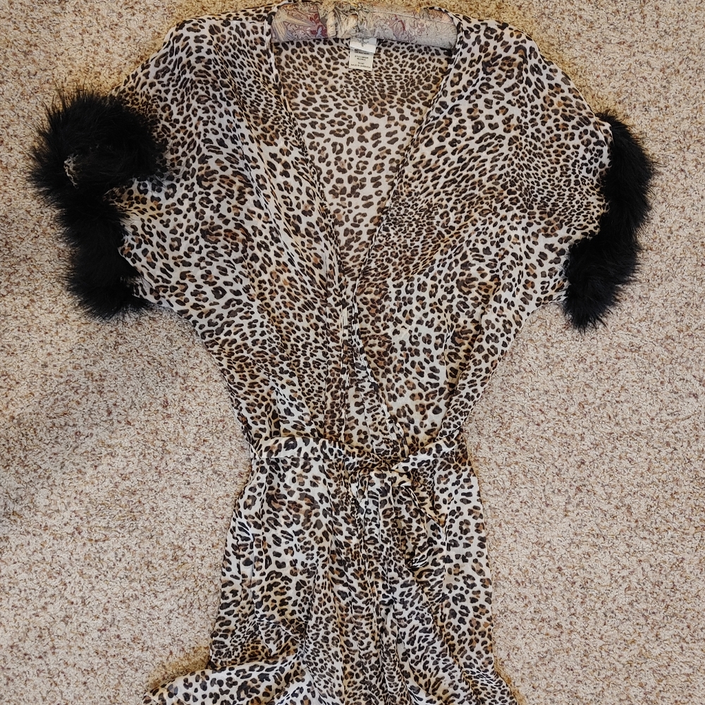 ✨️In Bloom Leopard Print Robe - Picture 2 of 14